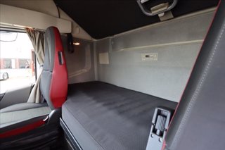 VOLVO Volvo FH13 Trattore stradale con cabina letto 8